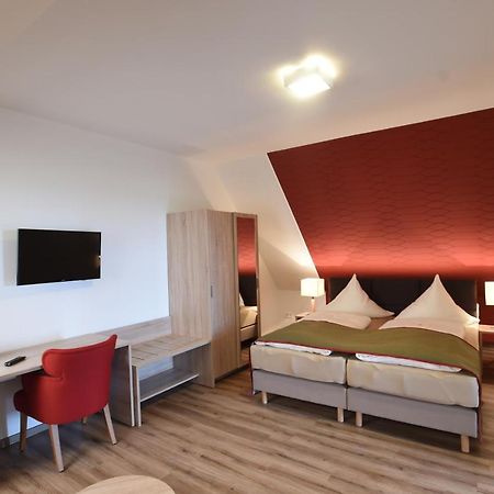 Hotel Neue Hoehe Klingenberg Exteriör bild