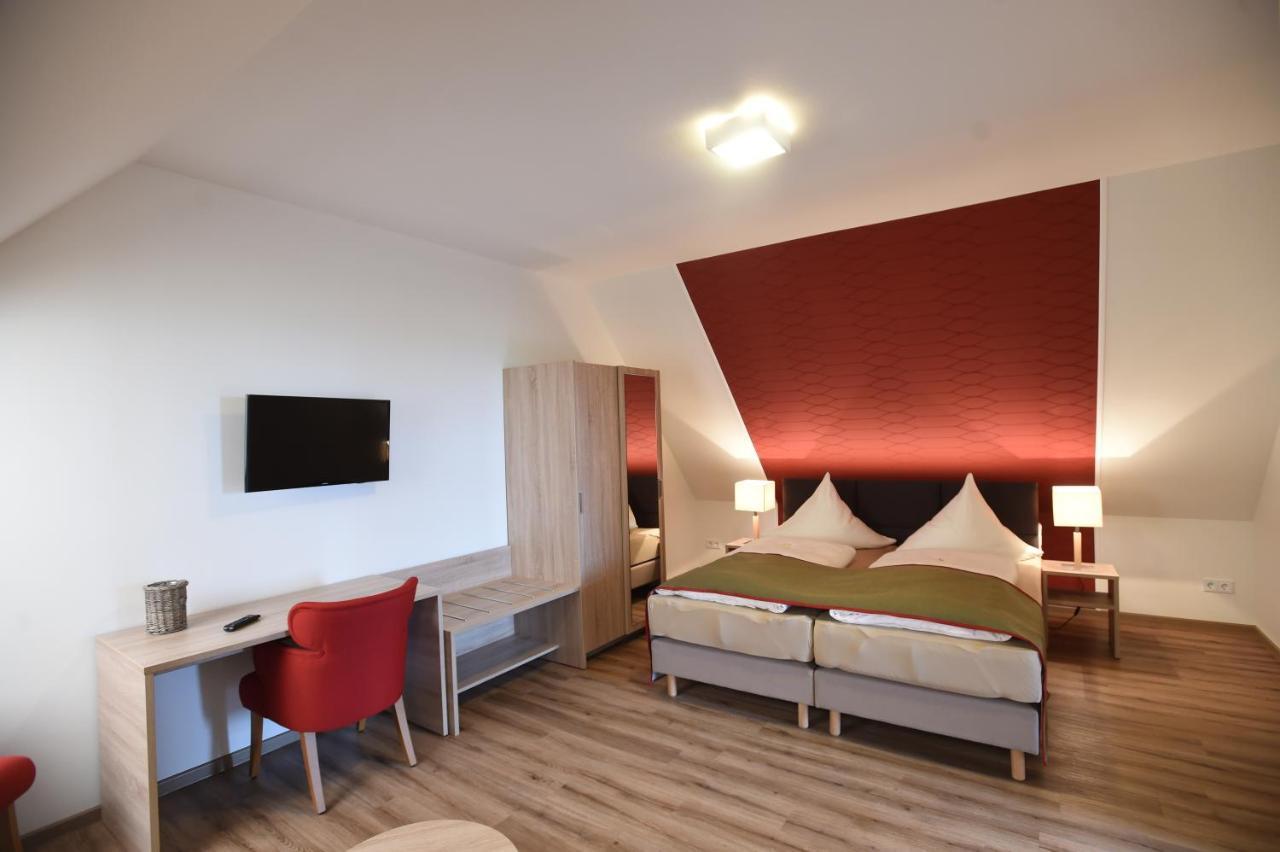 Hotel Neue Hoehe Klingenberg Exteriör bild