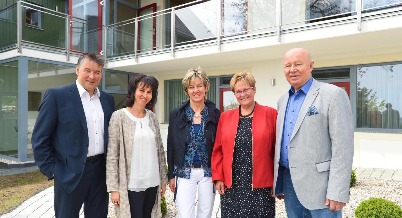 Hotel Neue Hoehe Klingenberg Exteriör bild