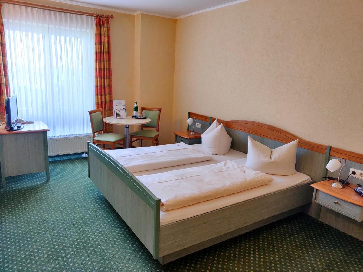 Hotel Neue Hoehe Klingenberg Exteriör bild