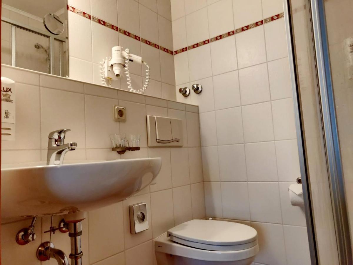 Hotel Neue Hoehe Klingenberg Exteriör bild