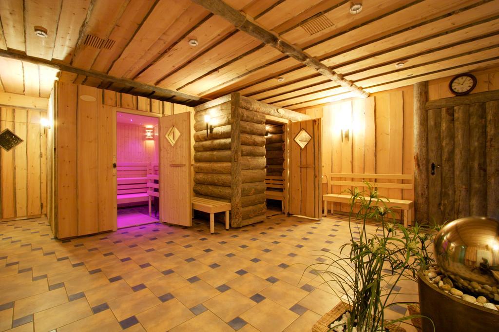 Hotel Neue Hoehe Klingenberg Exteriör bild