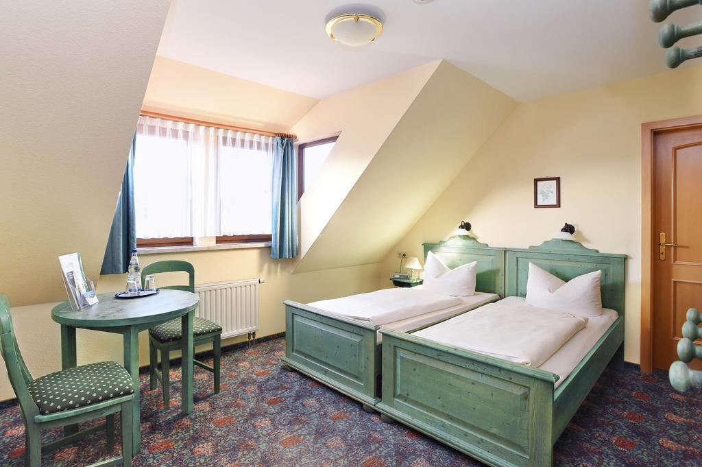 Hotel Neue Hoehe Klingenberg Exteriör bild