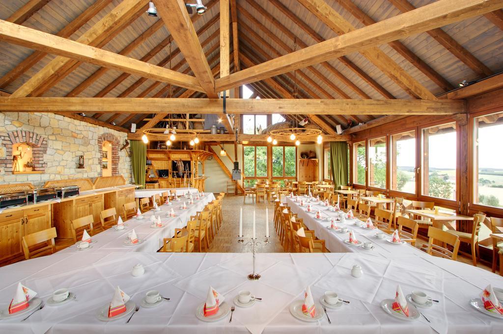 Hotel Neue Hoehe Klingenberg Exteriör bild