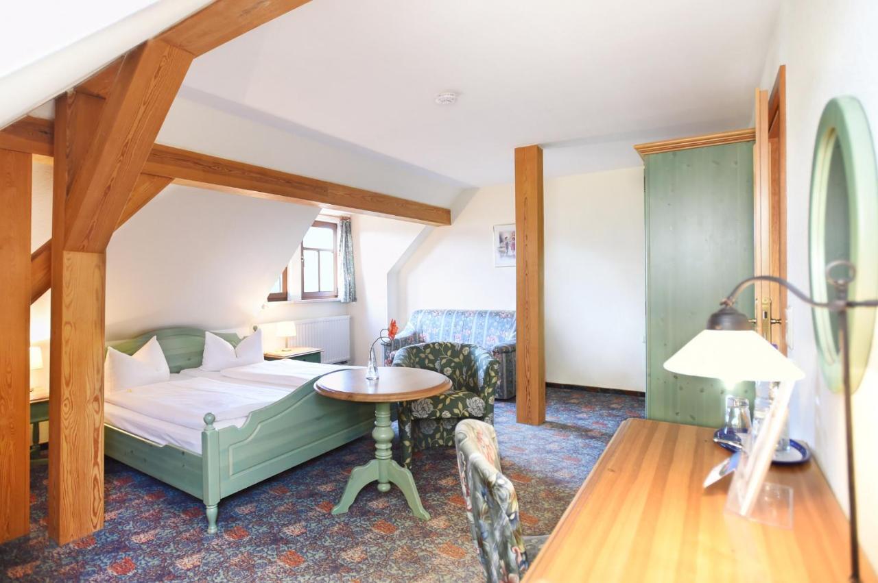 Hotel Neue Hoehe Klingenberg Exteriör bild