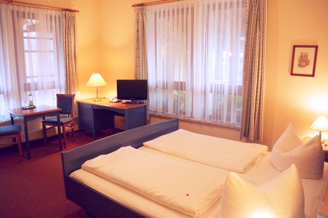 Hotel Neue Hoehe Klingenberg Exteriör bild
